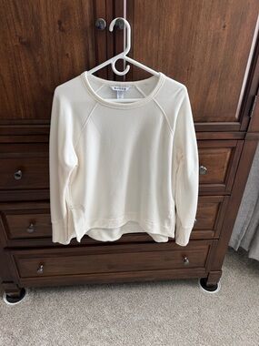 Coaster LUXE RECOVER SWEATSHIRT…
Sz.S, MAGNOLIA WHITE, EUC